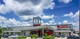 JUST IN: Fire Engulfs Calabar SPAR Mall, Fire Service Struggles