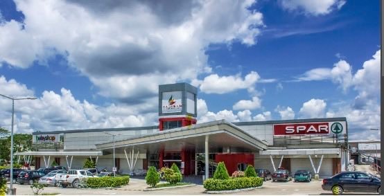 JUST IN: Fire Engulfs Calabar SPAR Mall, Fire Service Struggles